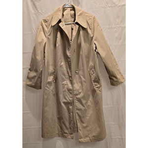 Vintage London Fog Reeves Maincoats Women's Trench Coat
12 Petite